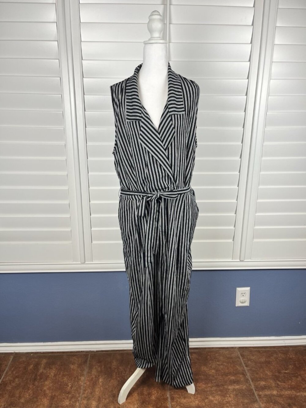 Who What Wear Women’s XXL Black White Striped straight Leg Jumpsuit Belted